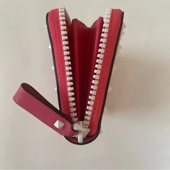 Valentino Garavani Rockstud Pink Wallet - Picture 7 of 12